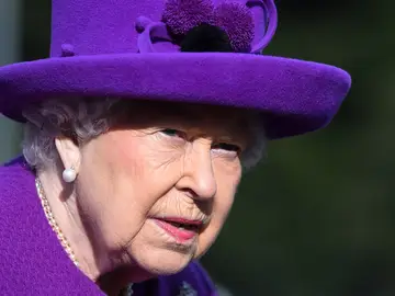 Isabel II apareció en la boda civil de una pareja anónima en Manchester Isabel II apareció en la boda civil de una pareja anónima en Manchester