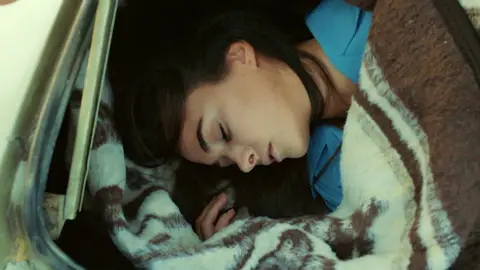 En el próximo capítulo de 'Tierra Amarga': Ümit aparece sin vida en el coche de los Gümüşoğlu, ¿qué pasará con ella? En el próximo capítulo de 'Tierra Amarga': Ümit aparece sin vida en el coche de los Gümüşoğlu, ¿qué pasará con ella?