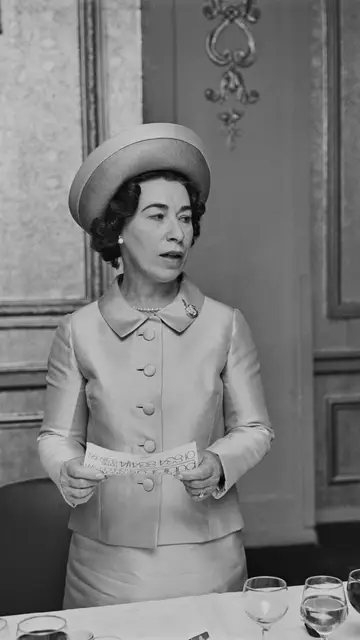 Jeannette Charles imitadora oficial de Isabel II Jeannette Charles imitadora oficial de Isabel II