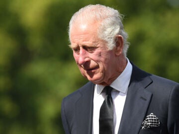 El rey Carlos III llega al Palacio de Buckingham en Londres