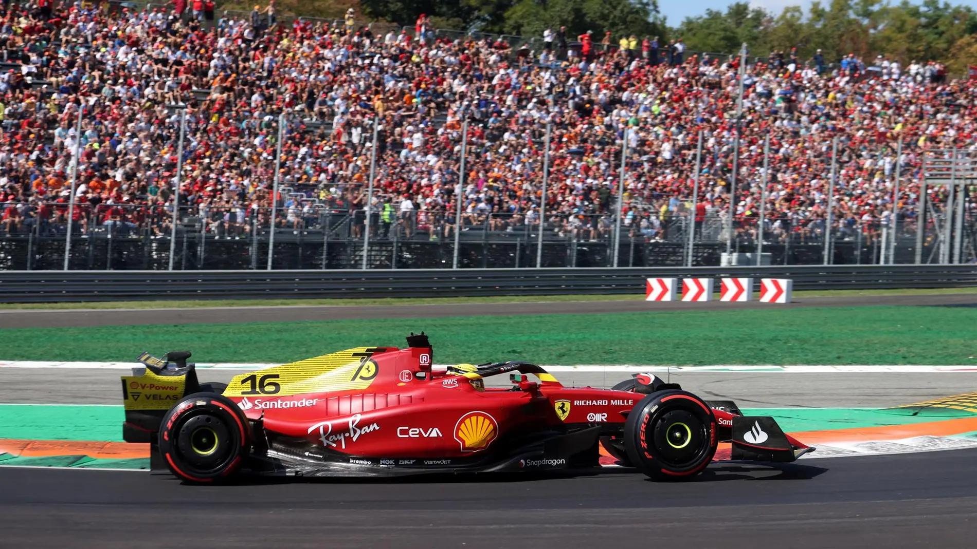 Leclerc consigue la pole y vuelve a sonreír en Monza, Sainz 18º tras penalizar y Alonso partirá 6º