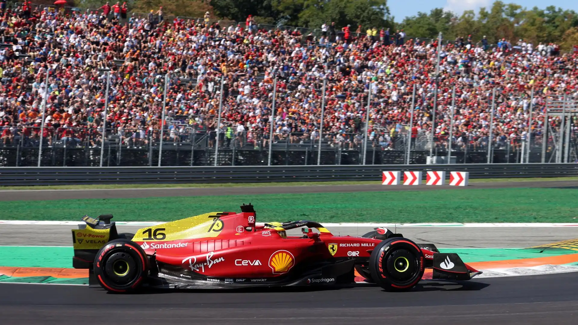Leclerc consigue la pole y vuelve a sonreír en Monza, Sainz 18º tras penalizar y Alonso partirá 6º Leclerc consigue la pole y vuelve a sonreír en Monza, Sainz 18º tras penalizar y Alonso partirá 6º