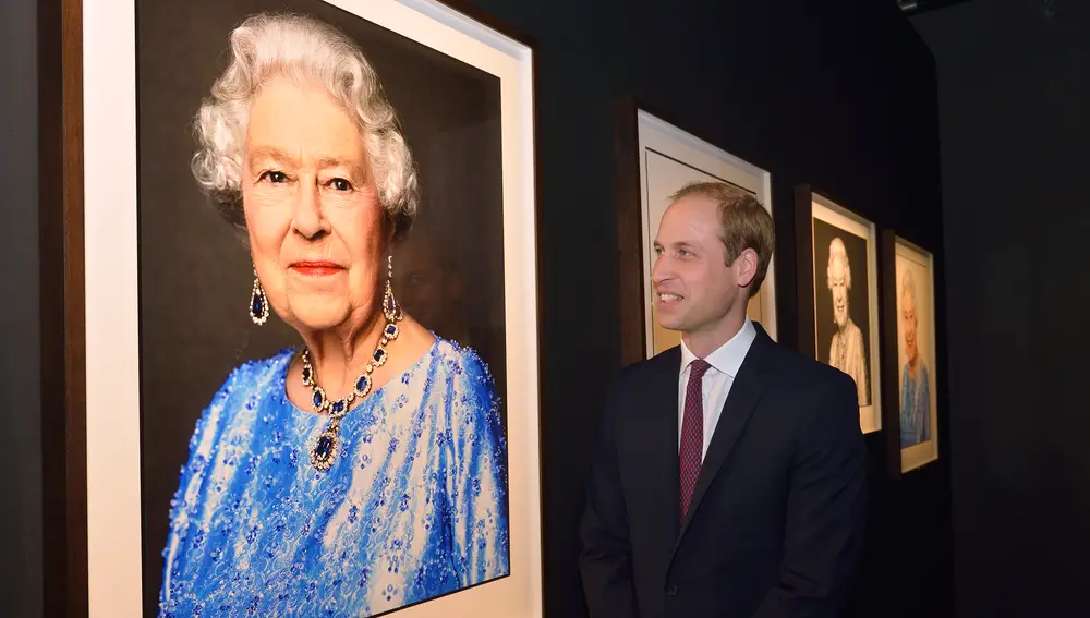 La reina Isabel II y el príncipe Guillermo
