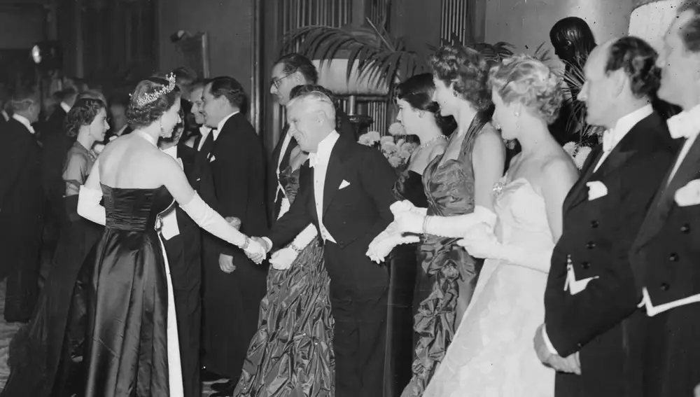 Isabel II y Charles Chaplin