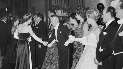 Isabel II y Charles Chaplin