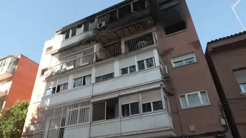 Mueren 2 personas en un incendio de un edificio de viviendas en La Latina, Madrid Mueren 2 personas en un incendio de un edificio de viviendas en La Latina, Madrid