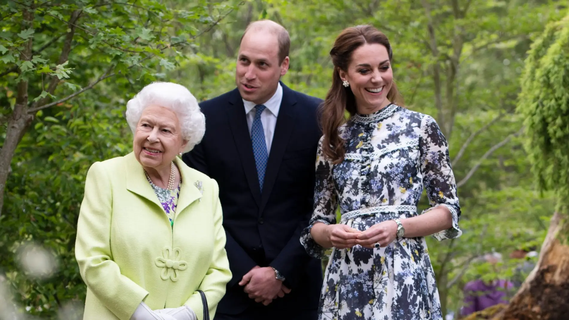 La reina Isabel II y el príncipe Guillermo con Kate Middleton