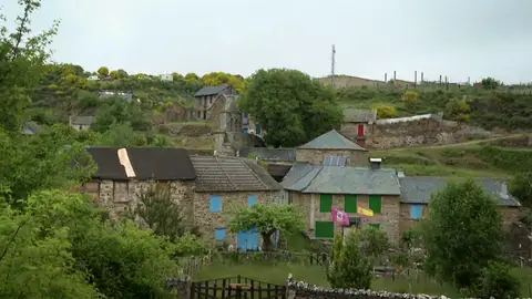 Vecinos de Prada de la Sierra en León reclaman servicios mínimos tras volver a existir como pueblo Vecinos de Prada de la Sierra en León reclaman servicios mínimos tras volver a existir como pueblo