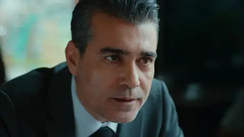 ¿Asya o Derin?: El peligroso doble juego de Volkan para no renunciar, por el momento, a ninguna de las dos Volkan quiere volver con Asya, pero se resiste en dejar a Derin.