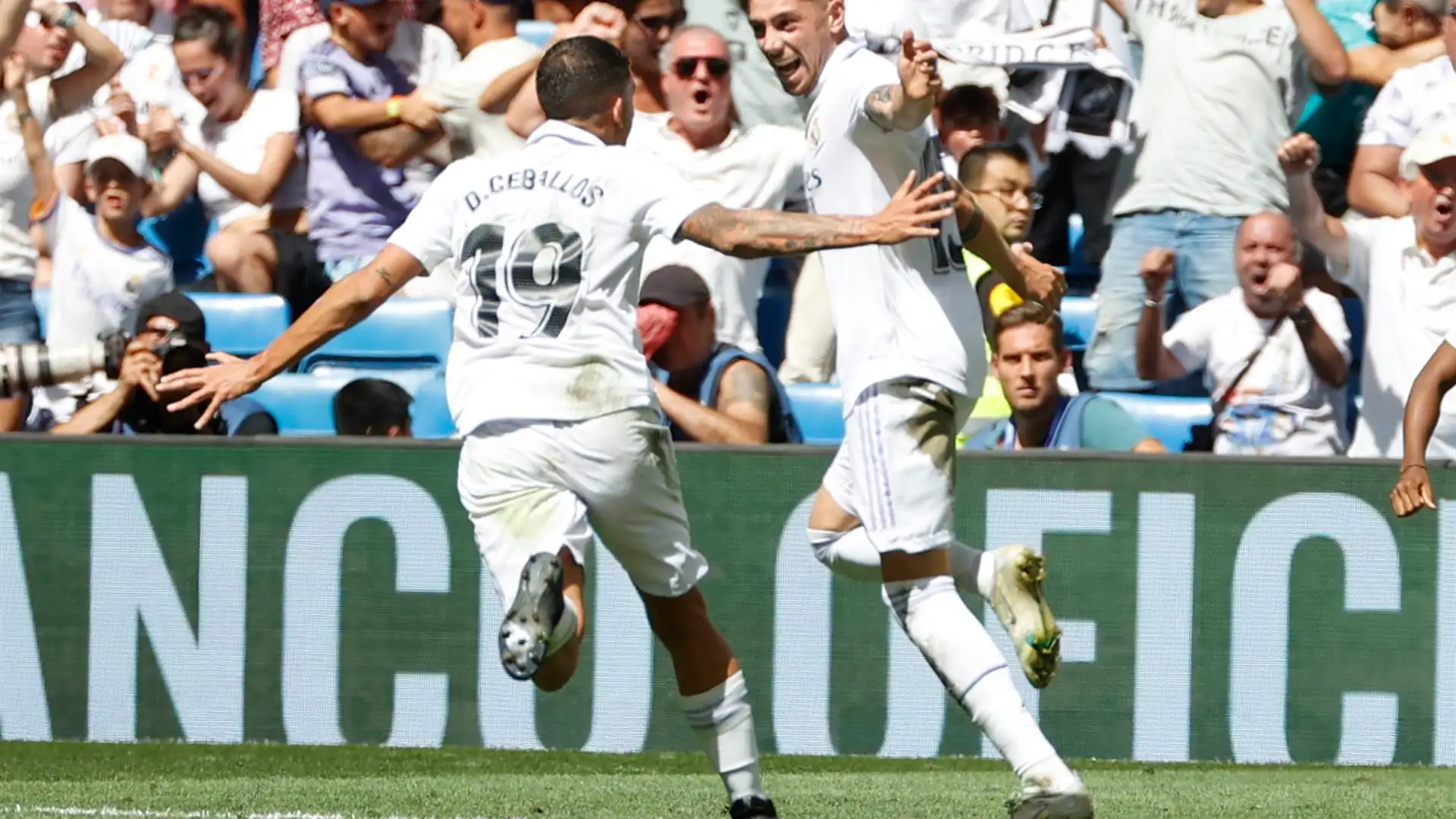 El Madrid despierta a tiempo y termina goleando al Mallorca en el Bernabéu para seguir líder El Madrid despierta a tiempo y termina goleando al Mallorca en el Bernabéu para seguir líder
