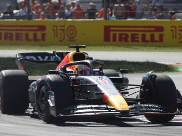 Verstappen amarga a Leclerc y a Ferrari en Monza, Sainz roza el podio y Alonso abandona