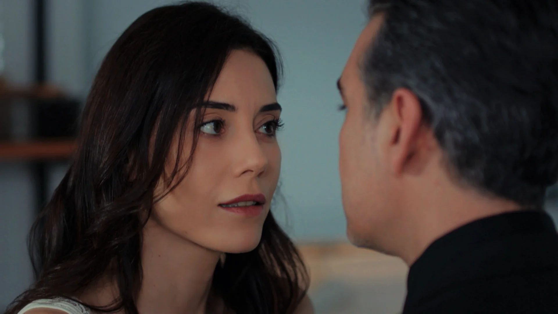 Asya quiere que Volkan le demuestre lo que verdaderamente siente por ella.