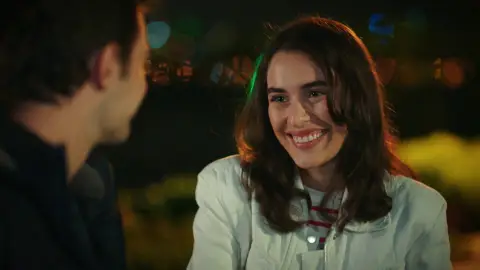 “¿Quieres ser mi novio?”: ¡Ayşe y Ömer ya son pareja oficialmente! “¿Quieres ser mi novio?”: ¡Ayşe y Ömer ya son pareja oficialmente!