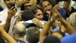 Juan Carlos Ferrero se abraza a Alcaraz tras la final del US Open
