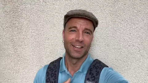 Carles Francino se despide de la décima temporada con un deseo: "¡Larga vida a 'Amar es para siempre'!" Carles Francino se despide de la décima temporada con un deseo: "¡Larga vida a 'Amar es para siempre'!"