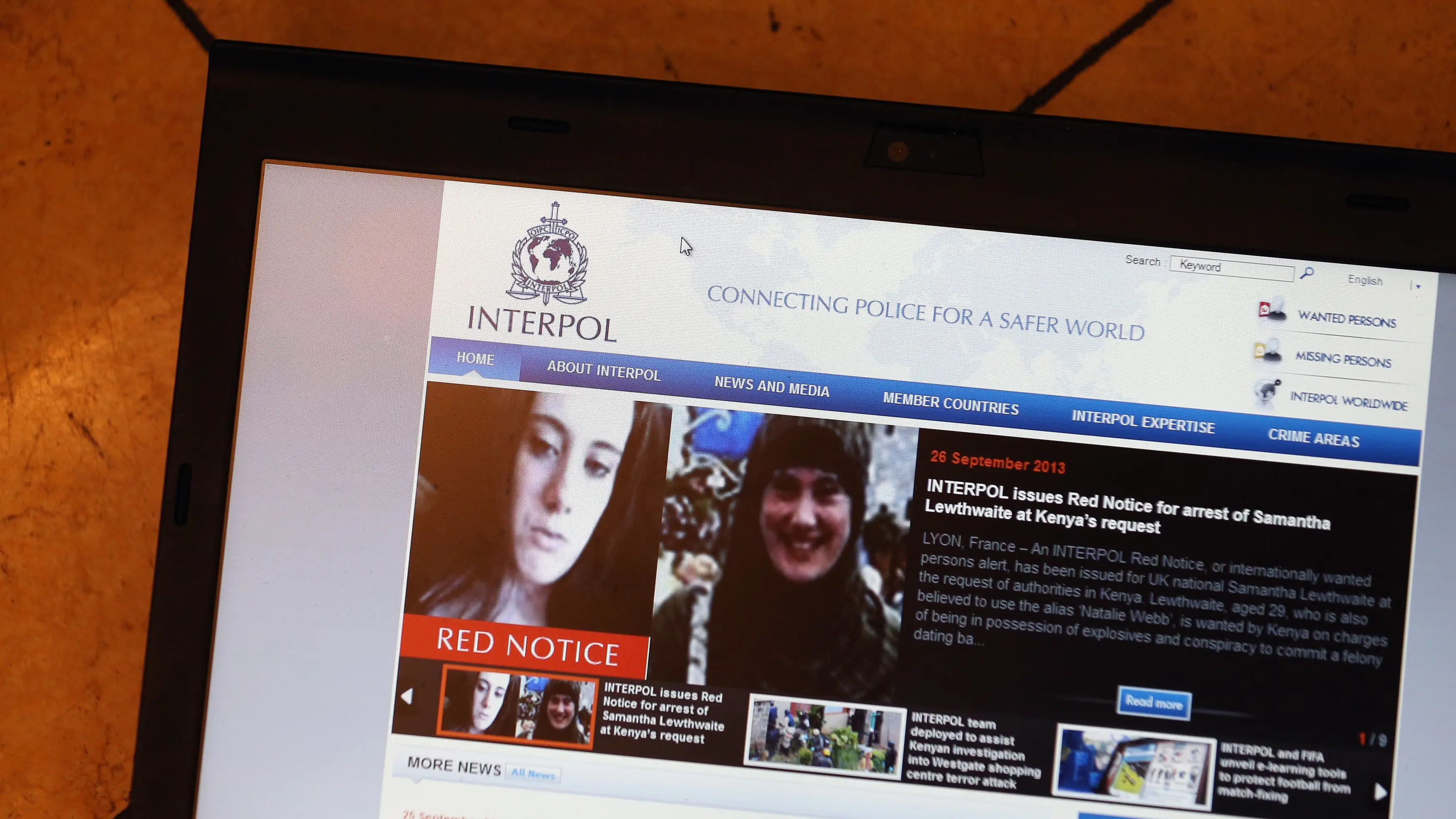 Ordenador con la web de la Interpol Ordenador con la web de la Interpol
