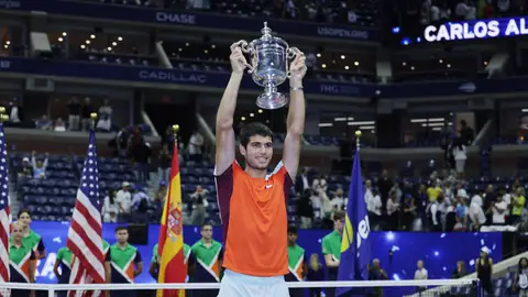 Carlos Alcaraz levanta el trofeo del US Open Carlos Alcaraz levanta el trofeo del US Open