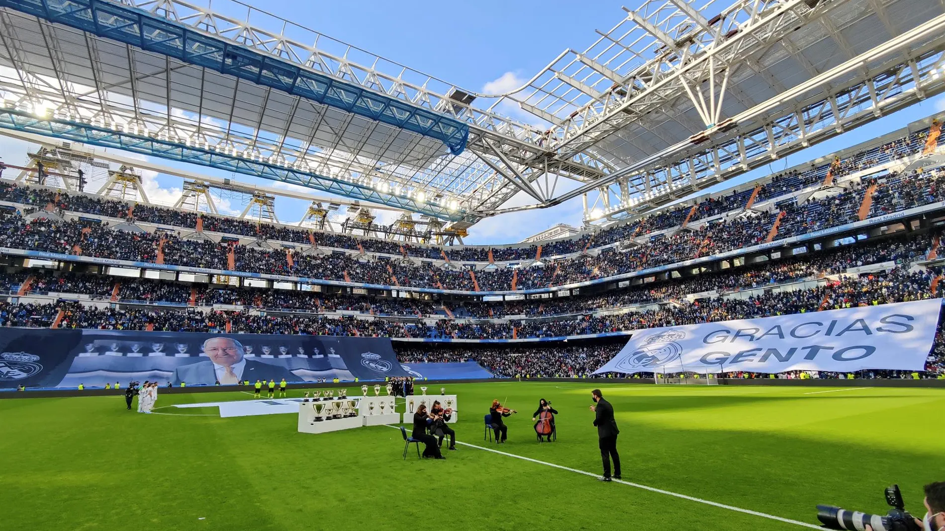 El estadio Santiago Bernabéu El estadio Santiago Bernabéu