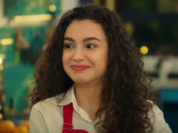 Doruk le demuestra a Asiye lo que siente por ella con un bonito gesto Doruk le demuestra a Asiye lo que siente por ella con un bonito gesto