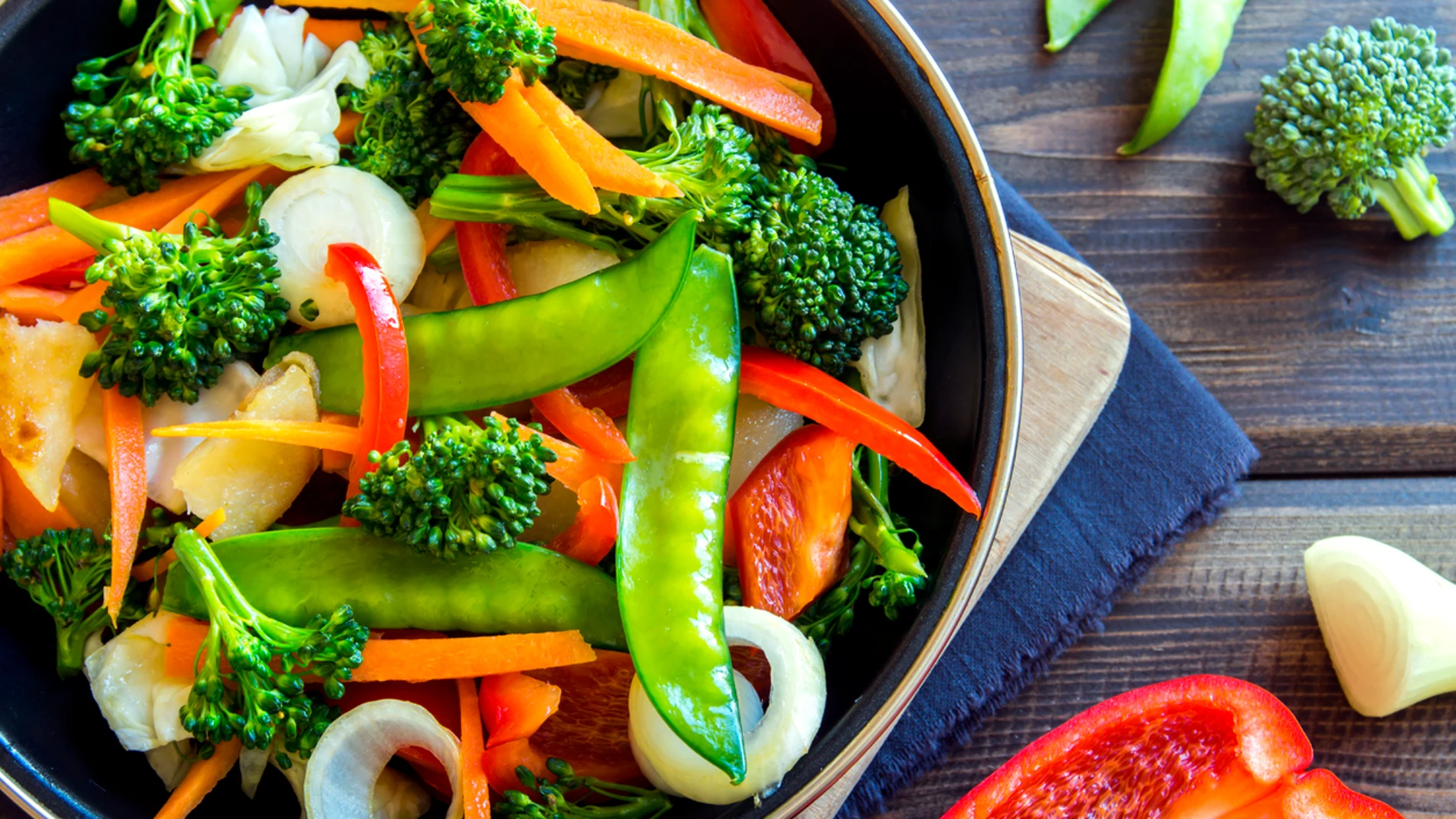 Plato de verduras por el Día mundial del vegetarianismo 2022