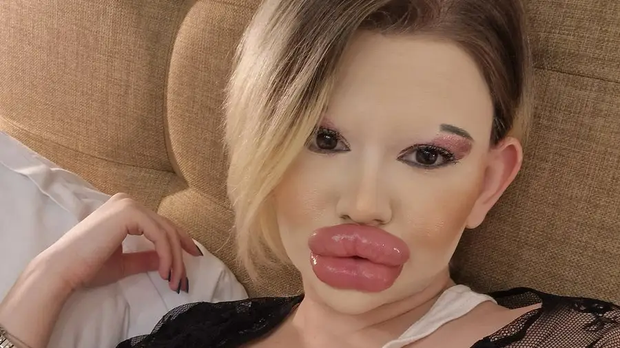 As&iacute; es 'la Barbie humana'