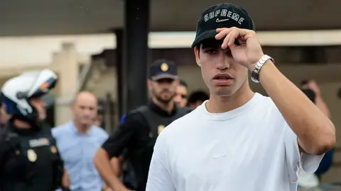 Carlos Alcaraz a su llegada al aeropuerto de Manises, Valencia Carlos Alcaraz a su llegada al aeropuerto de Manises, Valencia