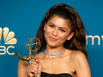 Zendaya tras ganar el Emmy 2022 por 'Euphoria'