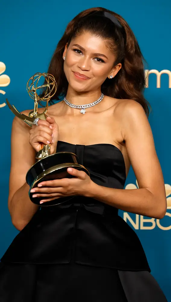 Zendaya tras ganar el Emmy 2022 por 'Euphoria'