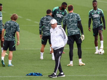 Carlo Ancelotti, en el entrenamiento del Real Madrid en Valdebebas