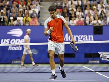 Carlos Alcaraz celebra un punto ante Casper Ruud en la final del US Open