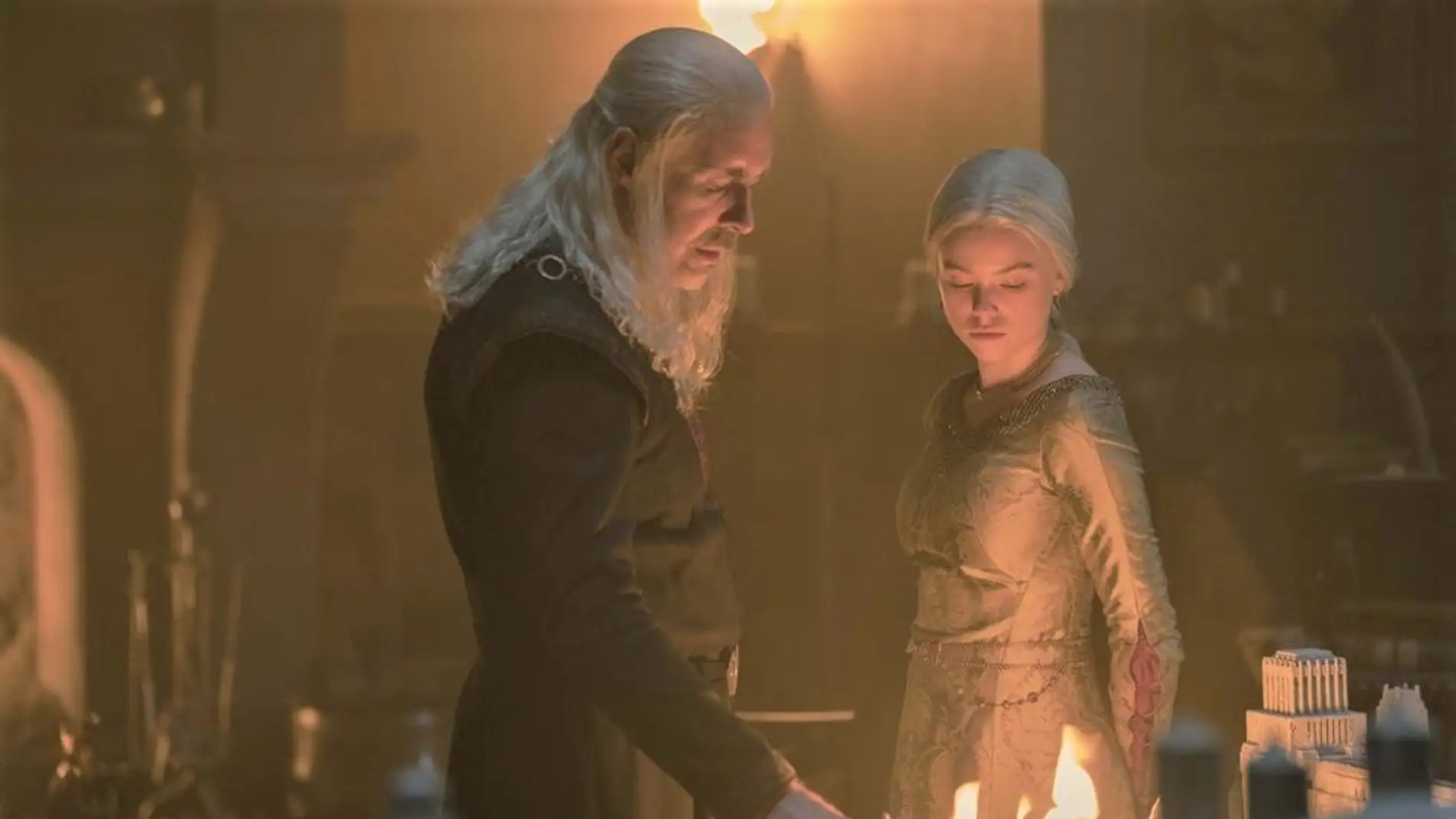 El rey Viserys y Rhaenyra Targaryen en 'La Casa del Dragón'