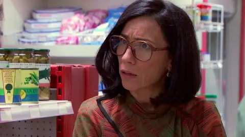 El ‘Supermercado Sanabria’, boicoteado por la competencia en su inauguración: Manolita y Nieves, en shock al descubrir la verdad El ‘Supermercado Sanabria’, boicoteado por la competencia en su inauguración: Manolita y Nieves, en shock al descubrir la verdad