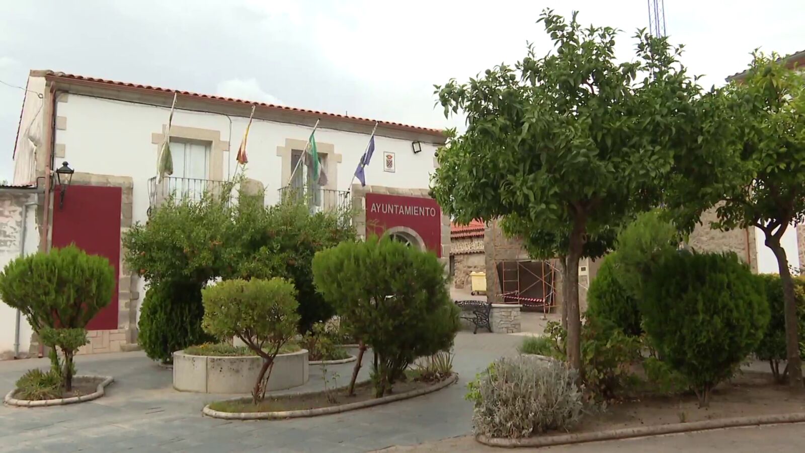 Almoharín protesta por su nuevo párroco, condenado por pornografía infantil: 