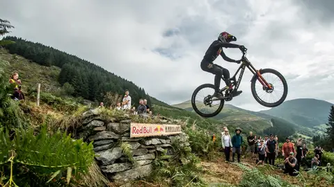Jackson Goldstonee, en acción en el Red Bull Hardline 2022 Jackson Goldstonee, en acción en el Red Bull Hardline 2022
