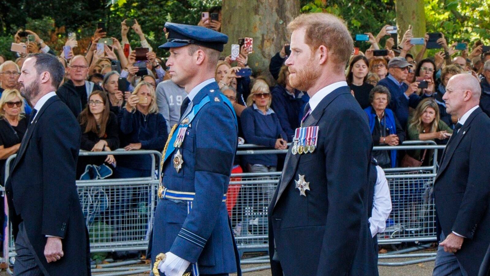 ¿Se han reconciliado Guillermo y Harry? Los príncipes vuelven a reunirse durante el traslado de Isabel II