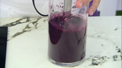 Tritura las moras y los arándanos Tritura las moras y los arándanos