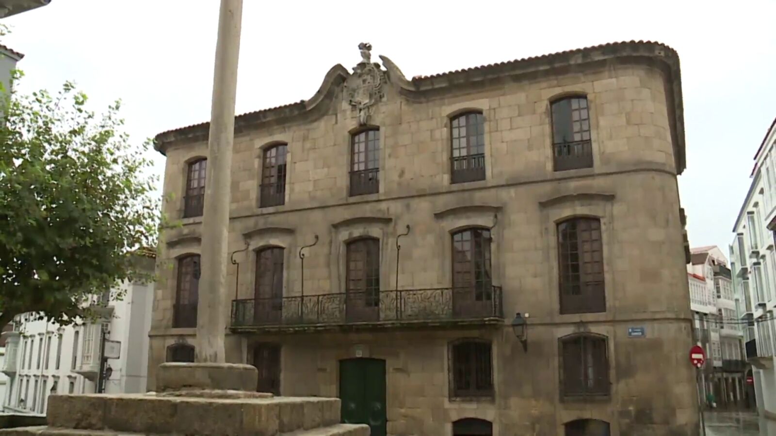 La familia Franco pone a la venta la 'casa Cornide' de A Coruña, un palacete de 11 habitaciones 