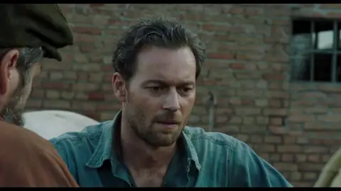 Italo se derrumba al descubrir el cuerpo sin vida de Giorgia, su primera esposa Italo se derrumba al descubrir el cuerpo sin vida de Giorgia, su primera esposa