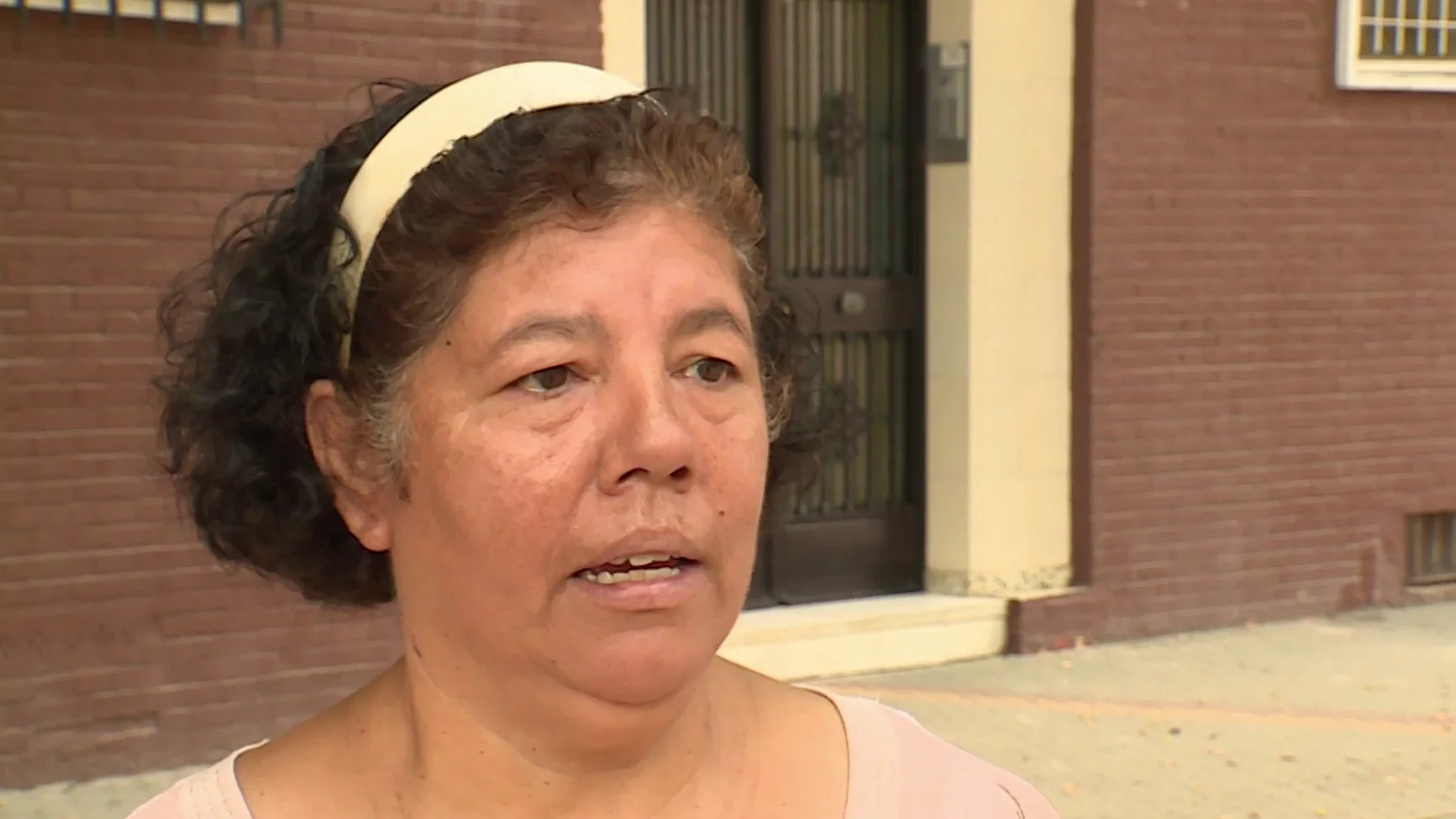 No pueden contratarla porque para la Seguridad Social est&aacute; muerta