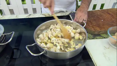 Incorpora los champiñones Incorpora los champiñones