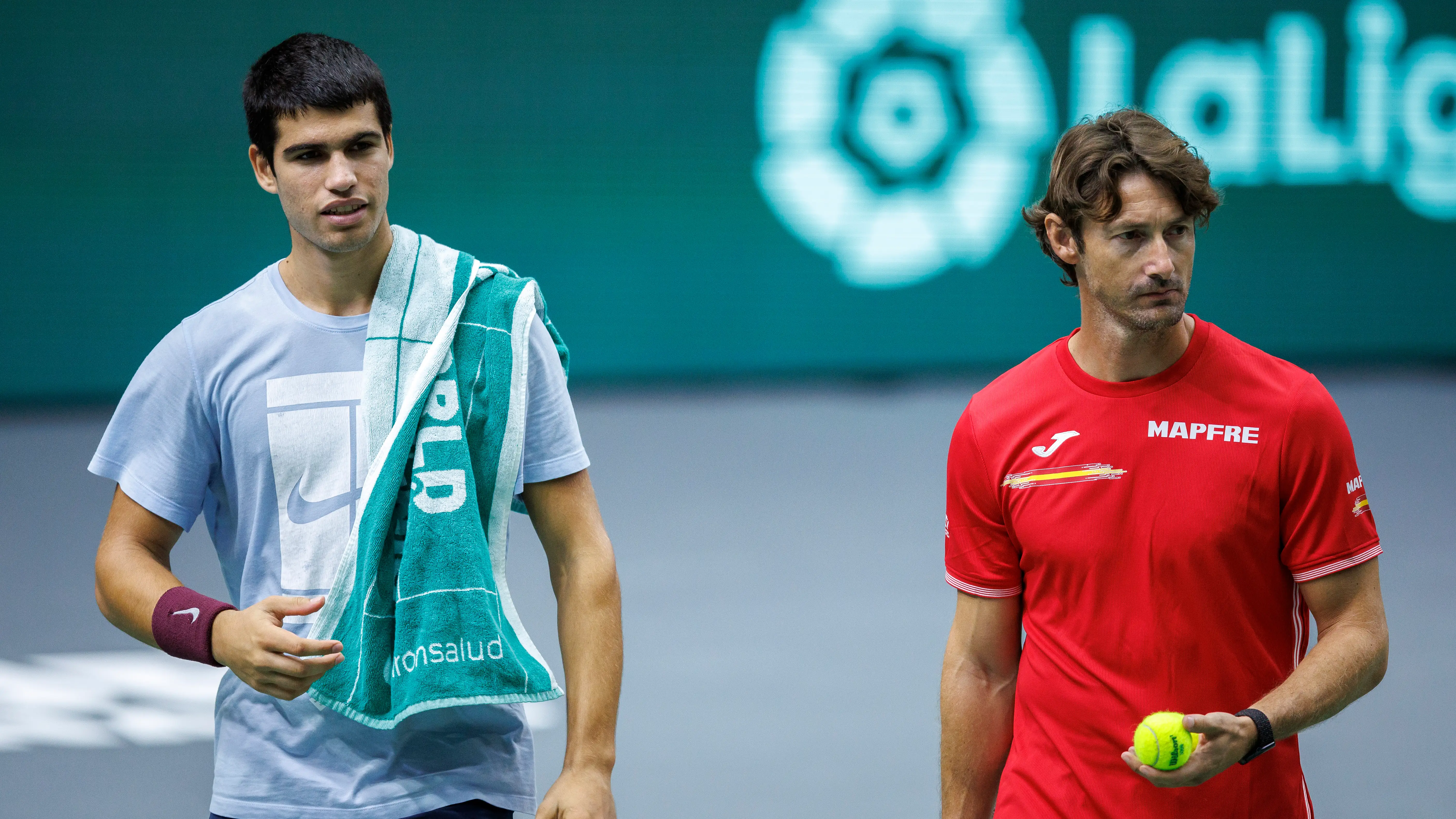 Carlos Alcaraz se entrena en Valencia antes de su debut en la Copa Davis