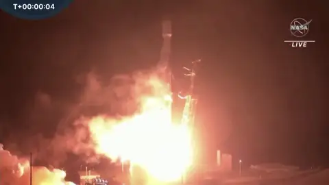 Primer lanzamiento de la nave DART