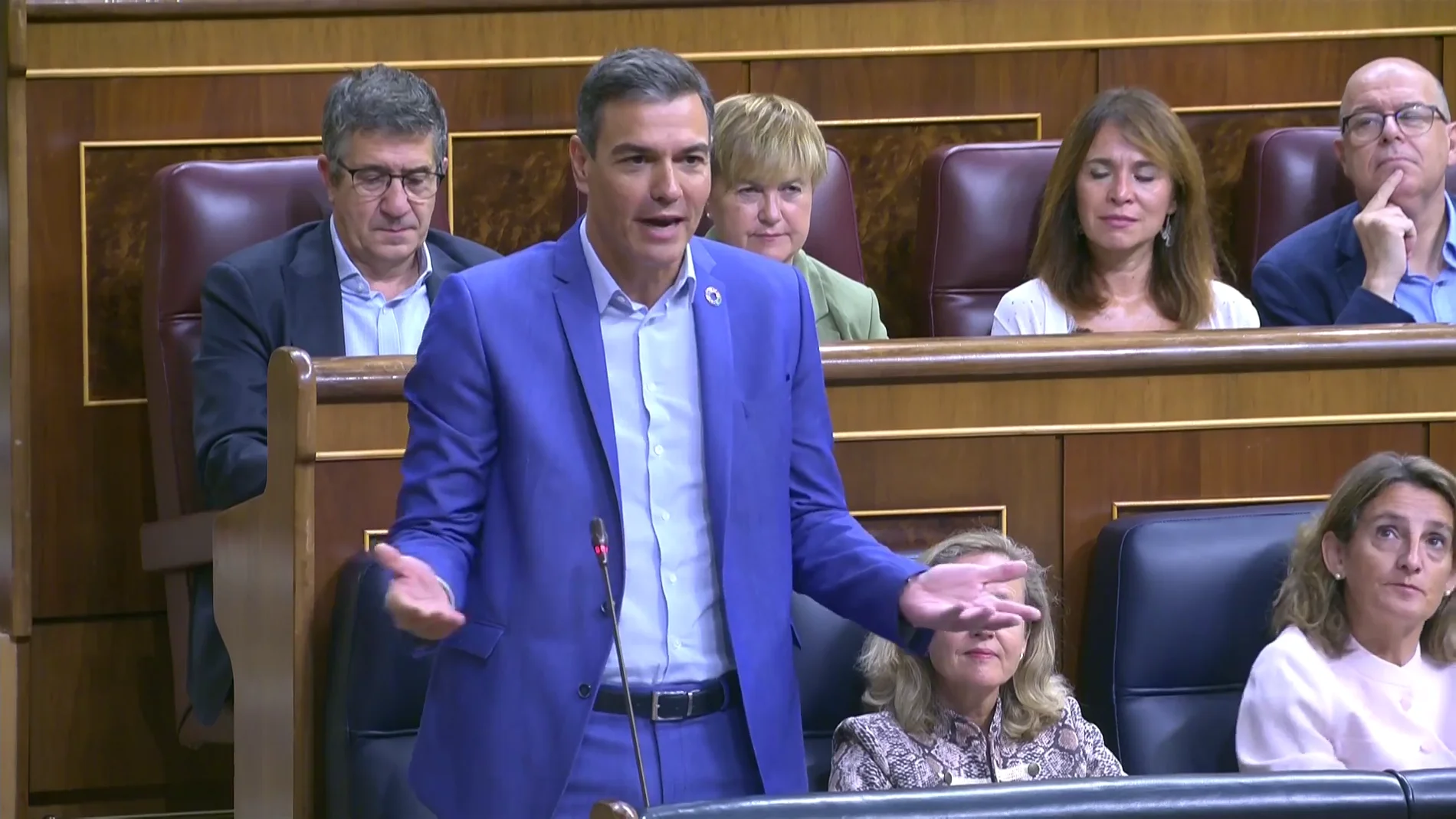 Rifirrafe entre Pedro Sánchez y Cuca Gamarra: "No sé por qué riñe"