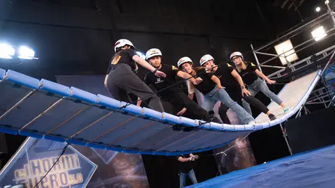 El equipo de Ciencia de 'El Hormiguero 3.0' se pone a prueba... ¡con un 'puente movedizo'! El equipo de Ciencia de 'El Hormiguero 3.0' se pone a prueba... ¡con un 'puente movedizo'!