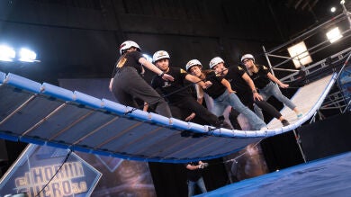 El equipo de Ciencia de 'El Hormiguero 3.0' se pone a prueba... ¡con un 'puente movedizo'!