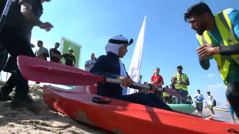 La joven piragüista Hala Al-Sammak La joven piragüista Hala Al-Sammak