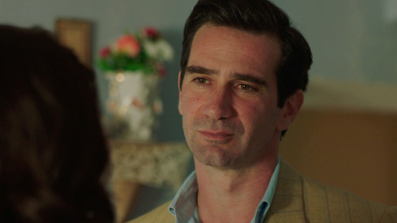 Un reencuentro inesperado Antonio, el primer amor de María, vuelve a