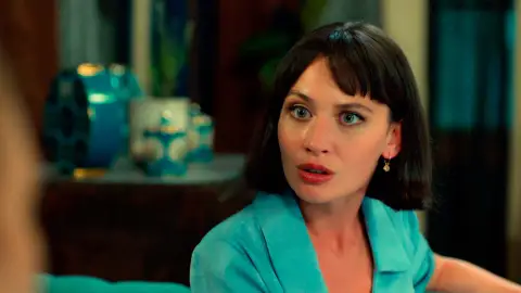 El enfado de Betül al enterarse del rumor de que Fikret y Züleyha podrían terminar juntos El enfado de Betül al enterarse del rumor de que Fikret y Züleyha podrían terminar juntos