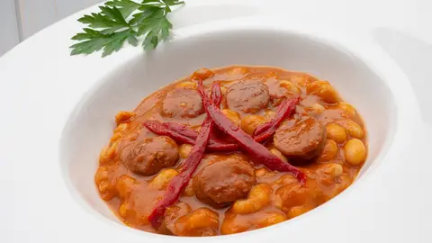 La receta que Arguiñano hace todas las semanas en su casa: pochas a la riojana La receta que Arguiñano hace todas las semanas en su casa: pochas a la riojana