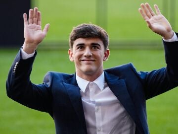 Gavi, en el acto de su renovación en el Camp Nou